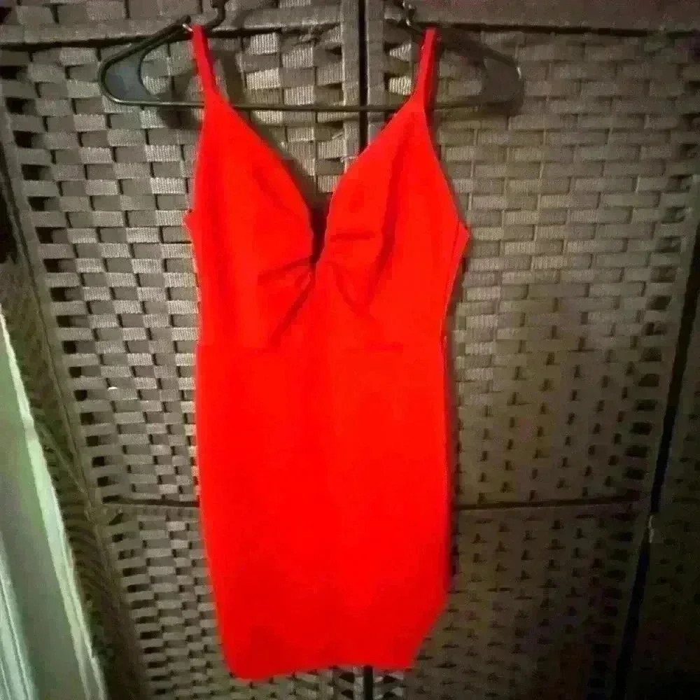 B DARLIN Womens Red Slit Adjustable Straps Spaghetti Strap Split Mini Dress 1/2